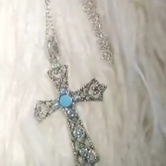💃Dazzling Cross Shaped Pendant Chain Necklace.🌴 - Picture 9 of 9